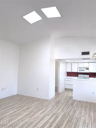 Photo #6: 7004123 Listing