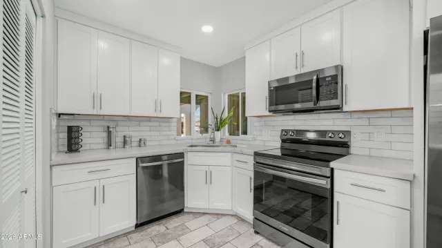 MLS: 7004533 Condo For Sale