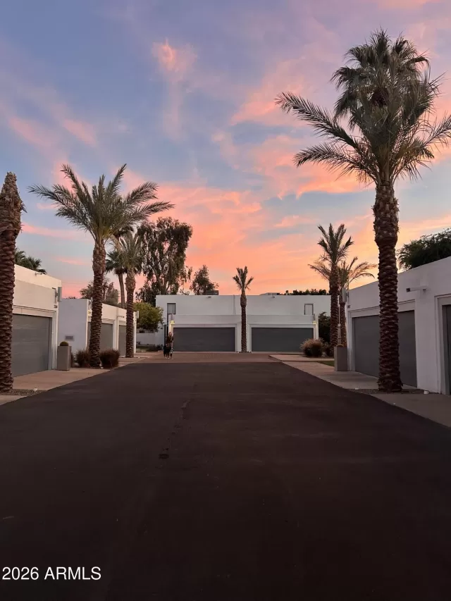 MLS: 7004977 Condo For Sale