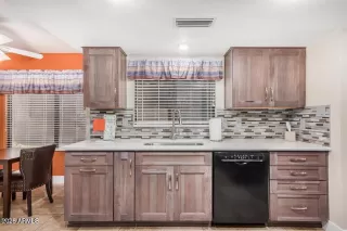 Photo #5: 7009331 Listing 