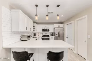 Photo #5: 7009348 Listing