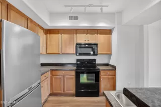 Photo #6: 7009922 Listing