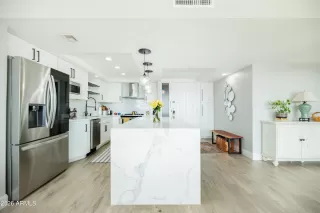 Photo #6: 7010333 Listing