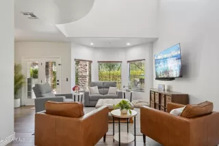 Photo #4: 7010383 Listing 