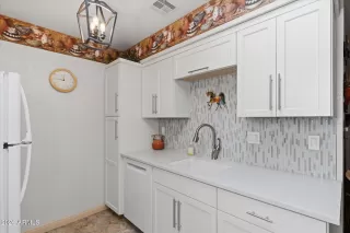 Photo #6: 7010875 Listing 