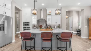 Photo #1: 7010924 Listing 