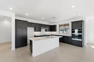 Photo #5: 7011656 Listing