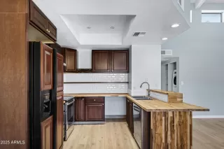 Photo #5: 7011944 Listing