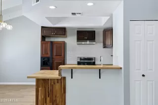 Photo #6: 7011944 Listing