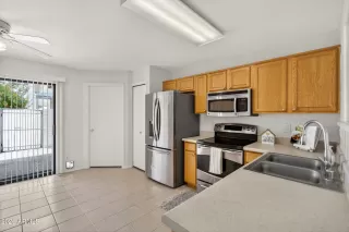 Photo #6: 7012300 Listing