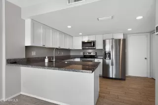 Photo #5: 7012318 Listing 