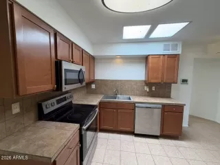 Photo #2: 7012338 Listing 