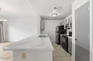 Photo #5: 7012374 Listing