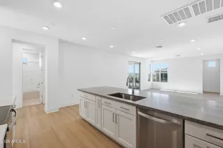 Photo #5: 7012376 Listing 