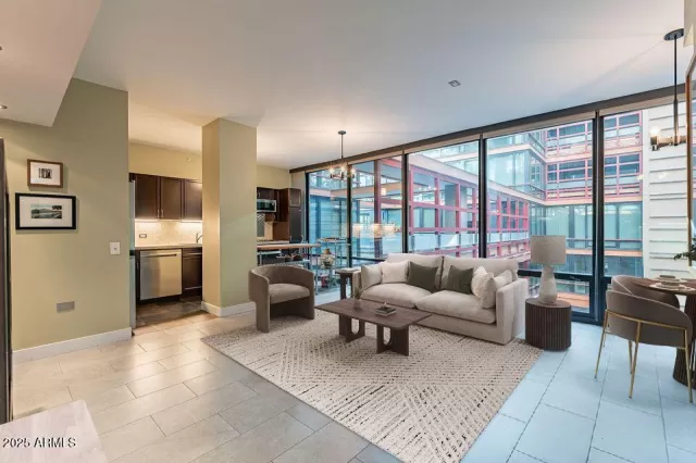 MLS: 7012500 Condo For Sale