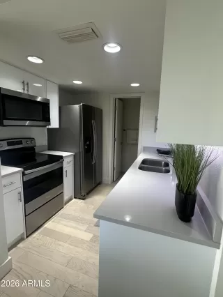 Photo #5: 7012661 Listing 