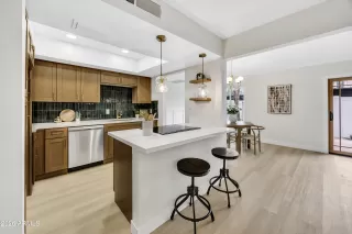 Photo #6: 7012764 Listing