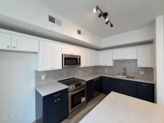 Photo #2: 7013065 Listing 