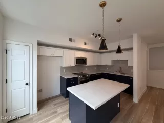 Photo #3: 7013065 Listing 