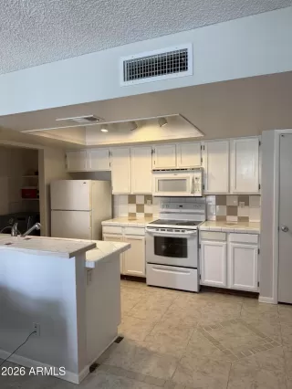 Photo #3: 7013793 Listing