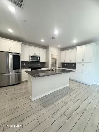 Photo #6: 7013927 Listing 