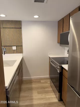 Photo #3: 7016067 Listing 