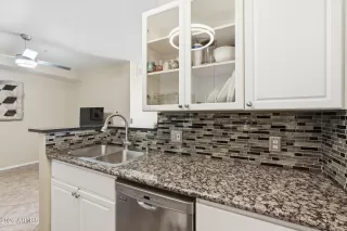 Photo #5: 7018517 Listing 