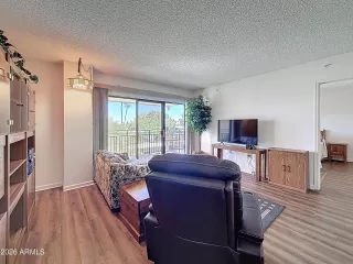 Photo #5: 7018700 Listing 