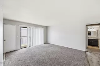 Photo #6: 7019611 Listing 