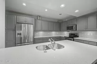 Photo #3: 7019990 Listing 