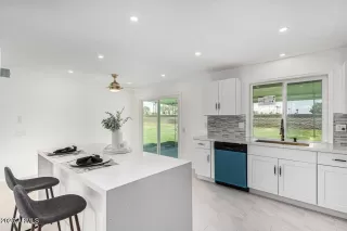 Photo #1: 7021161 Listing 