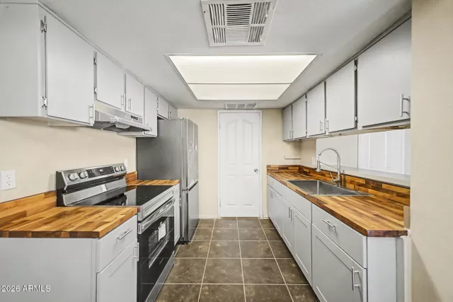 MLS: 7021753 Condo For Sale