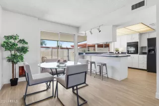 Photo #5: 7021885 Listing 