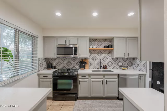 MLS: 7022692 Condo For Sale