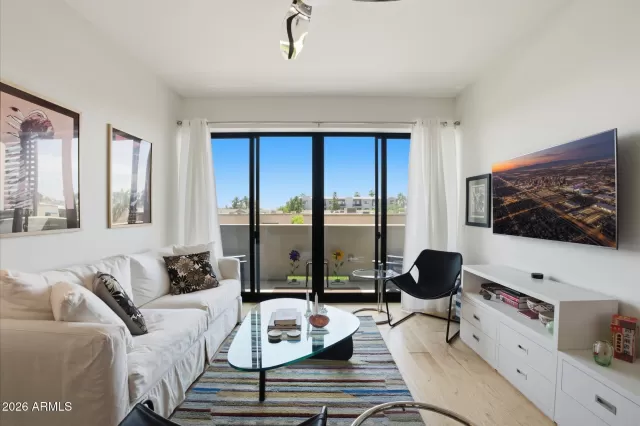 MLS: 7023967 Condo For Sale