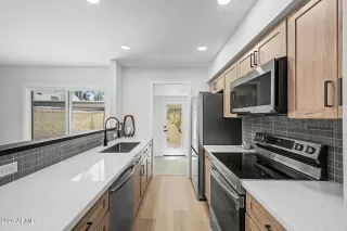 Photo #5: 7024309 Listing 