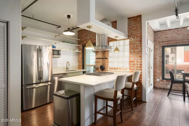MLS: 7025305 Condo For Sale