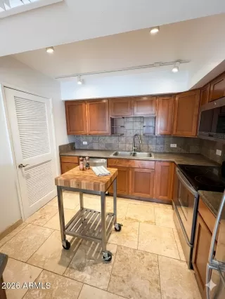 Photo #5: 7026714 Listing 