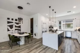 Photo #2: 7027000 Listing