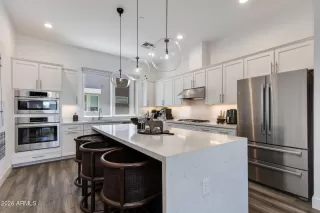 Photo #3: 7027000 Listing