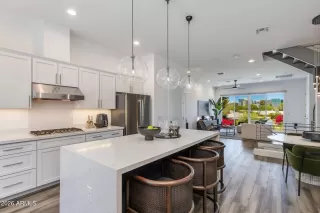 Photo #4: 7027000 Listing