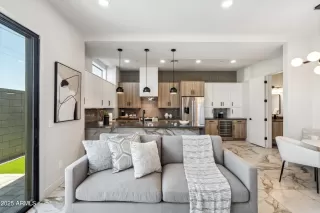 Photo #6: 7027625 Listing 