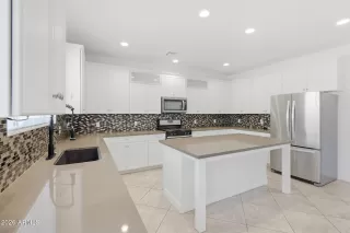 Photo #1: 7028830 Listing 