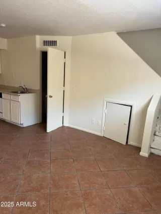 Photo #2: 7028881 Listing 
