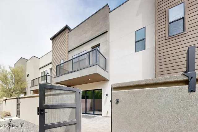 MLS: 7028888 Condo For Sale
