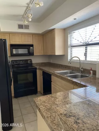 Photo #4: 7029641 Listing