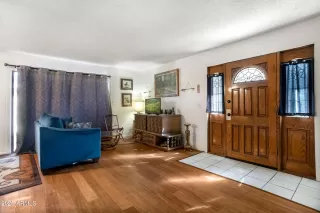Photo #5: 7031606 Listing