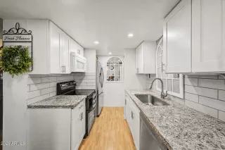 Photo #3: 7031717 Listing