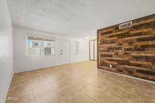 Photo #6: 7032534 Listing