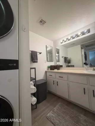 Photo #5: 7032840 Listing